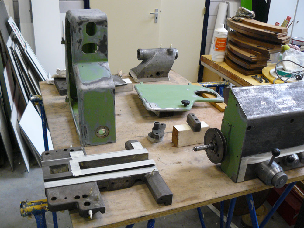 Machine revisatie gedemonteerde onderdelen