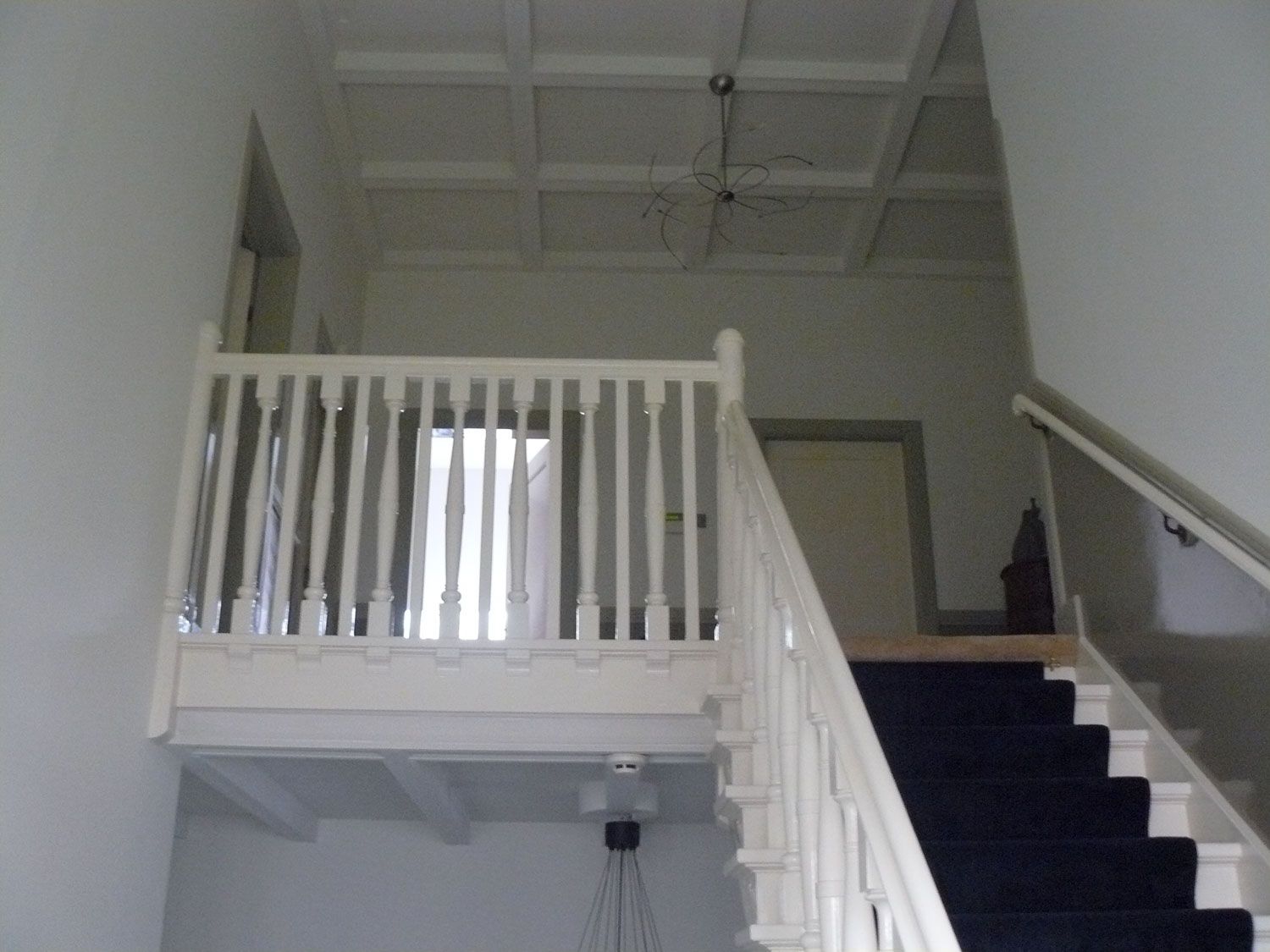 Autenthieke trap met balustrade